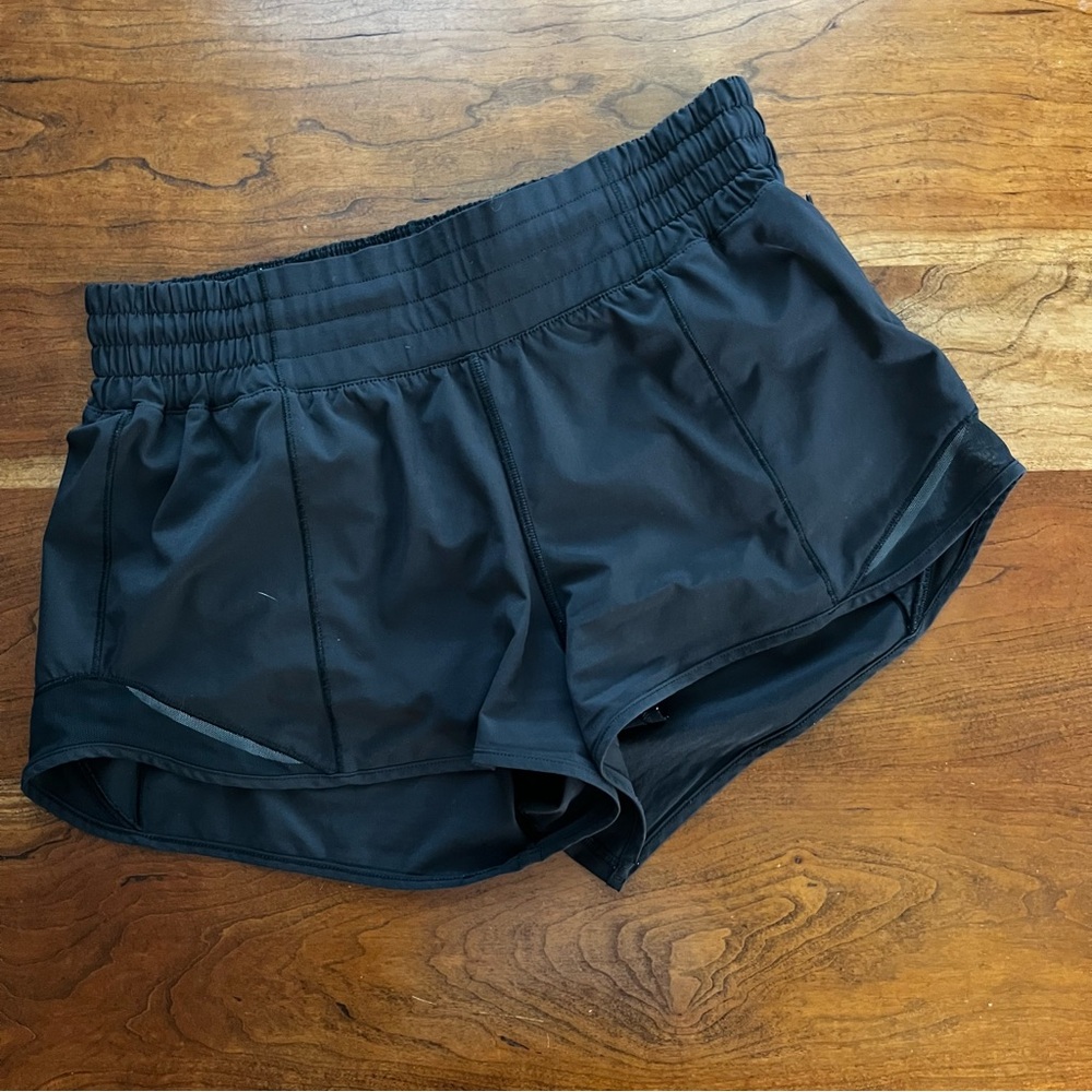 Lululemon Hotty Hot High Rise Lined Short 2.5”Size 6 Black